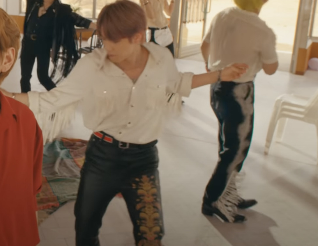 【ダサい！？】BTSの新曲「permission to dance」の着用衣装ブランドまとめ リファインマガジン