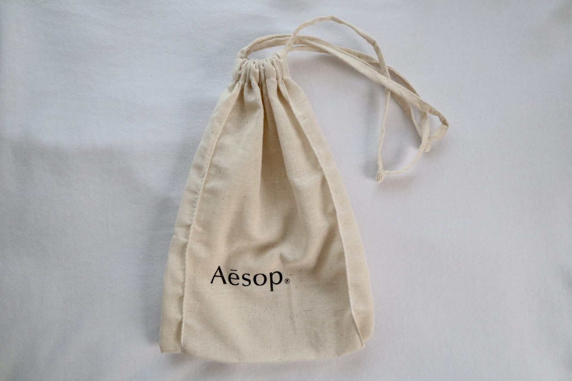 100％本物 Aesop イソップ コットンバッグ 巾着袋 ショッパー 小サイズ ロゴ入り １点