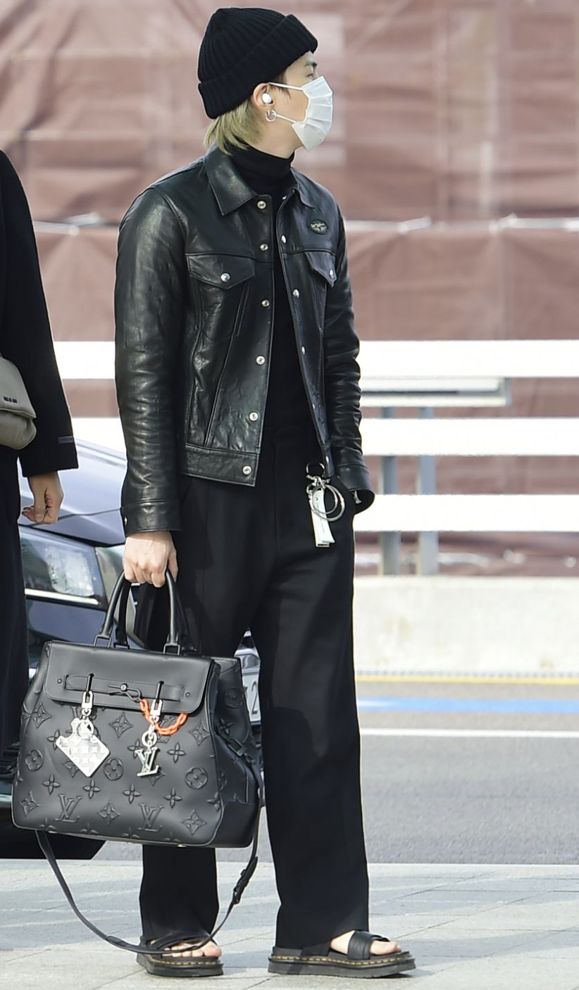 最新版 Btsメンバー シュガ Suga の空港ファッションまとめ リファインマガジン