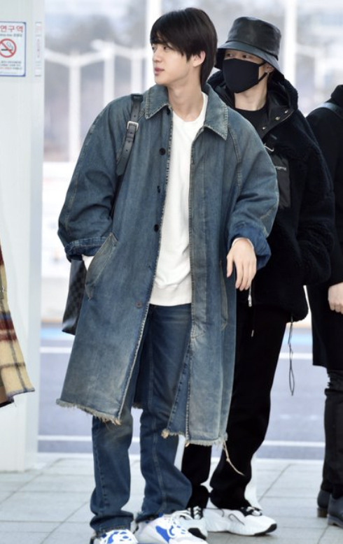 最新版】BTSメンバー「ジン(JIN)」の空港ファッションまとめ 