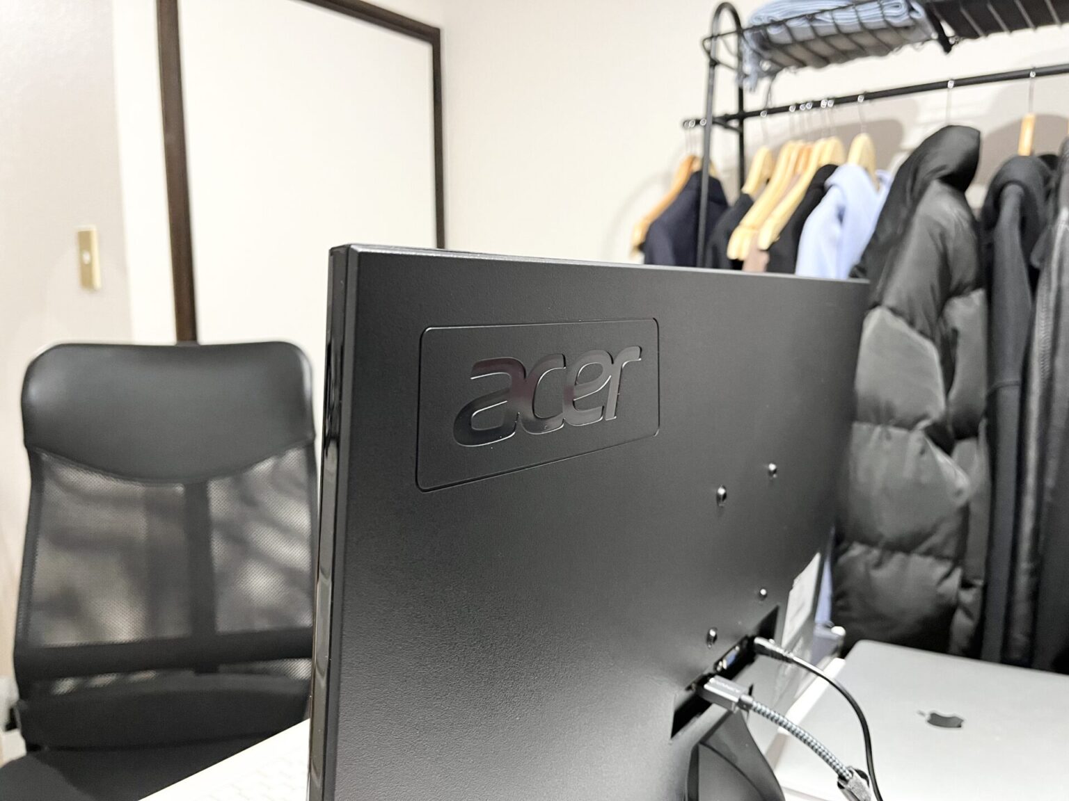 【Acer EK240YCbi 23.8型 レビュー】在宅ワーク用モニターの及第点。これでいい - リファインマガジン